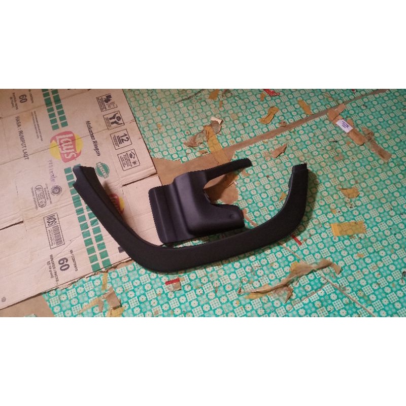 over fender kijang super grand belakang bagian kanan