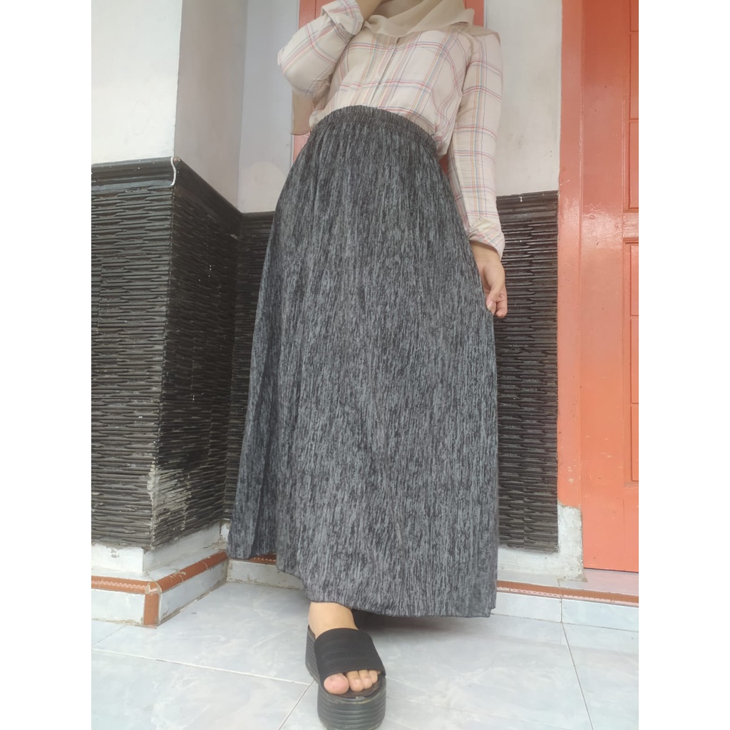 ROK PLISKET MOTIF ABSTRAK//ROK PLISKET MOTIF SERAT KAYU