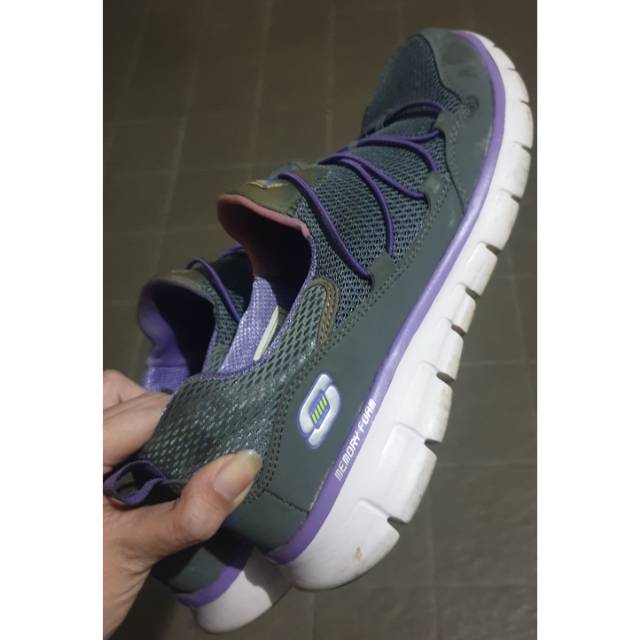 Preloved Skechers size 40