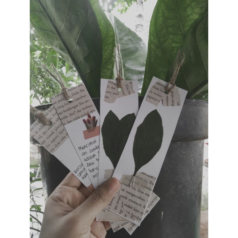 

Bookmark Handmade Aesthetic / Pembatas Buku handmade