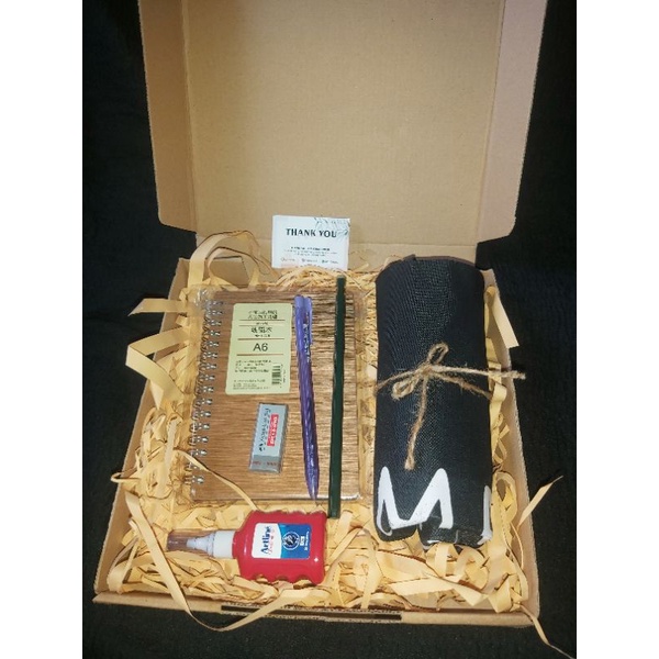 

HAMPERS/KADO UNIK/KADO CEWEK/GIFTBOX PAKET MAHIR MENULIS PREMIUM