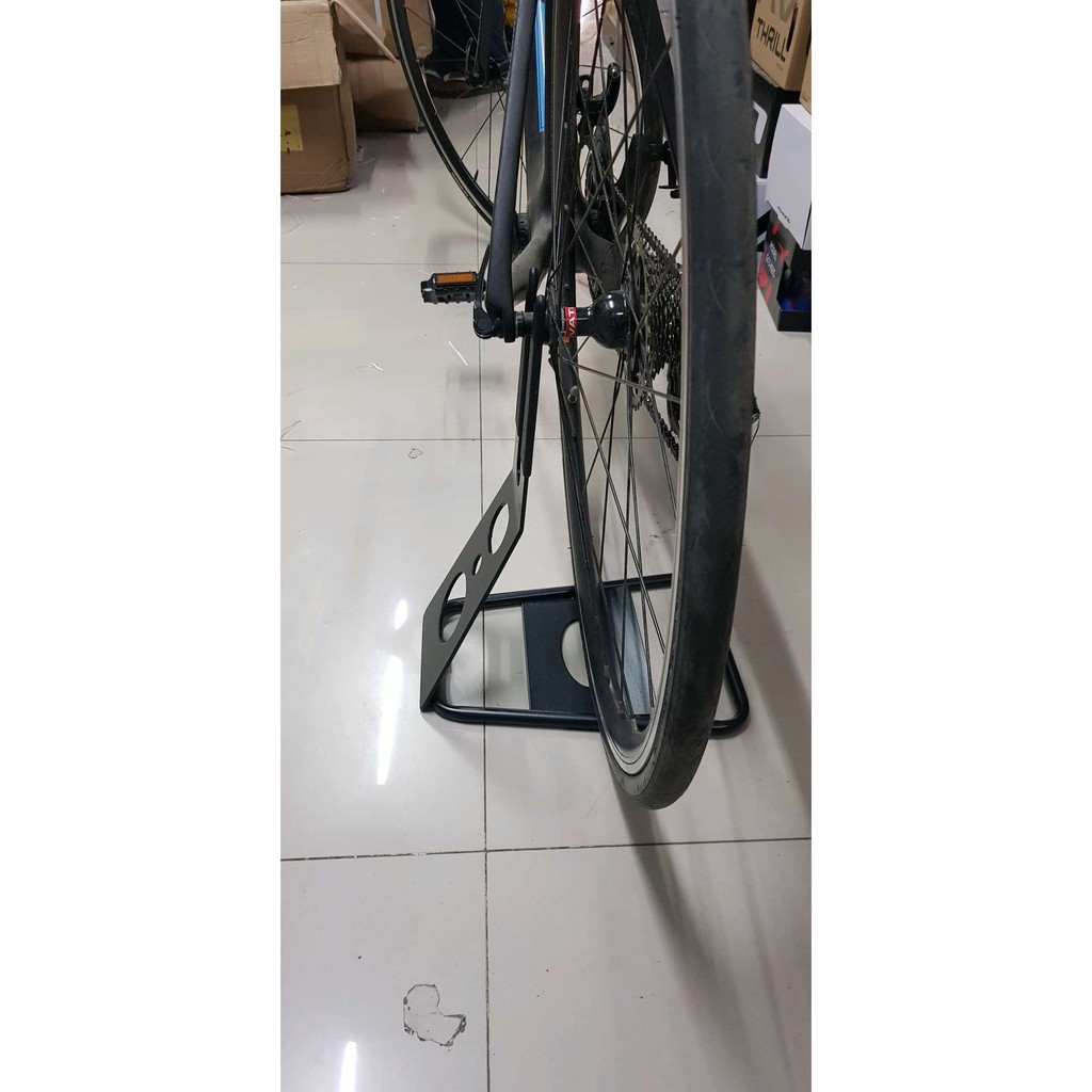 Stand Display Bike Stand Y L untuk Roda Belakang