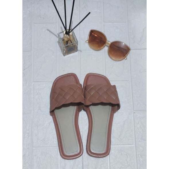Sandal selop wanita Boloni Gisel