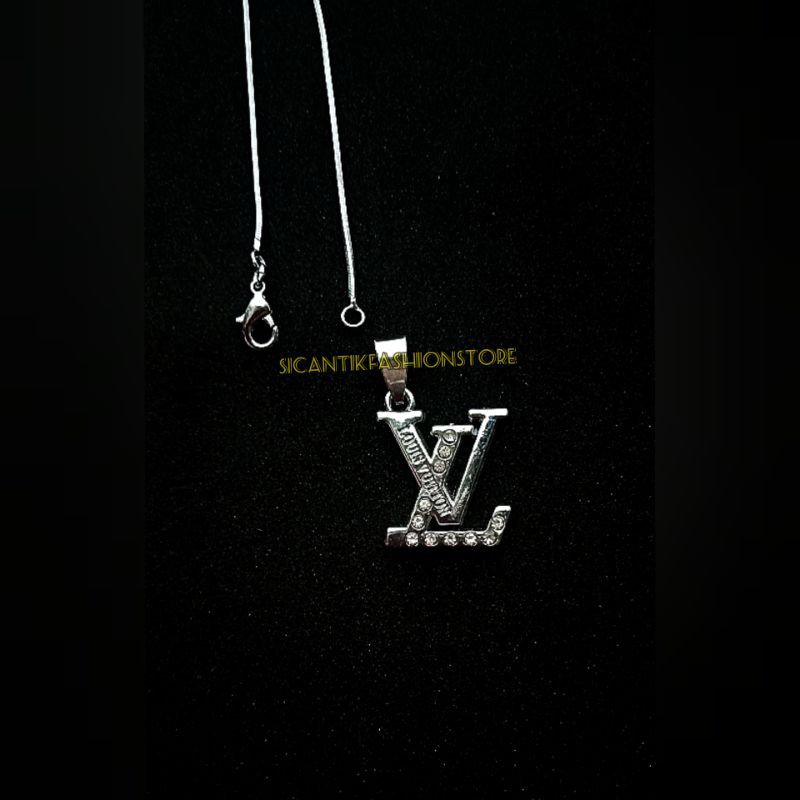 (PROMO)Kalung Wanita plus liontin Logo ELVI Titanium terlaris dan terbaru anti karat Liontin silver