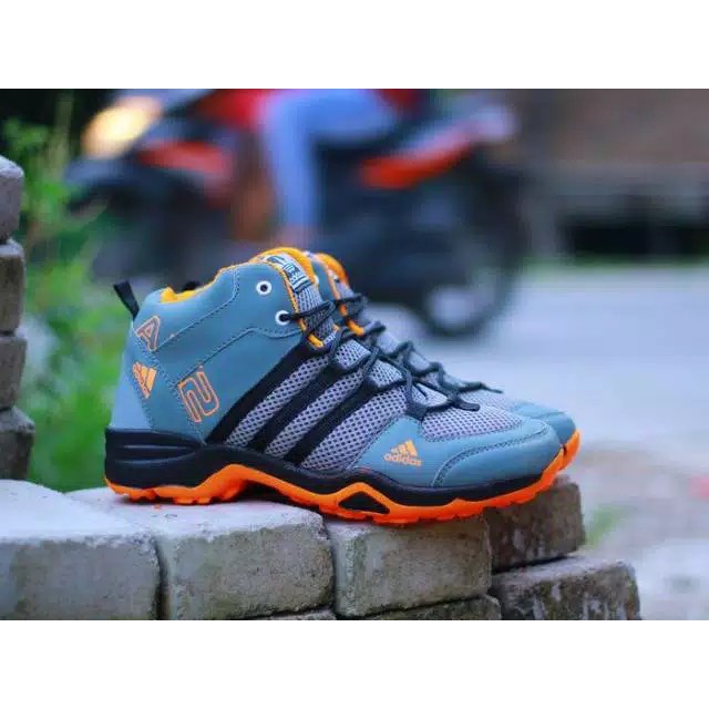 Sepatu adidas ax2 high / AX2 BOOTS Pria