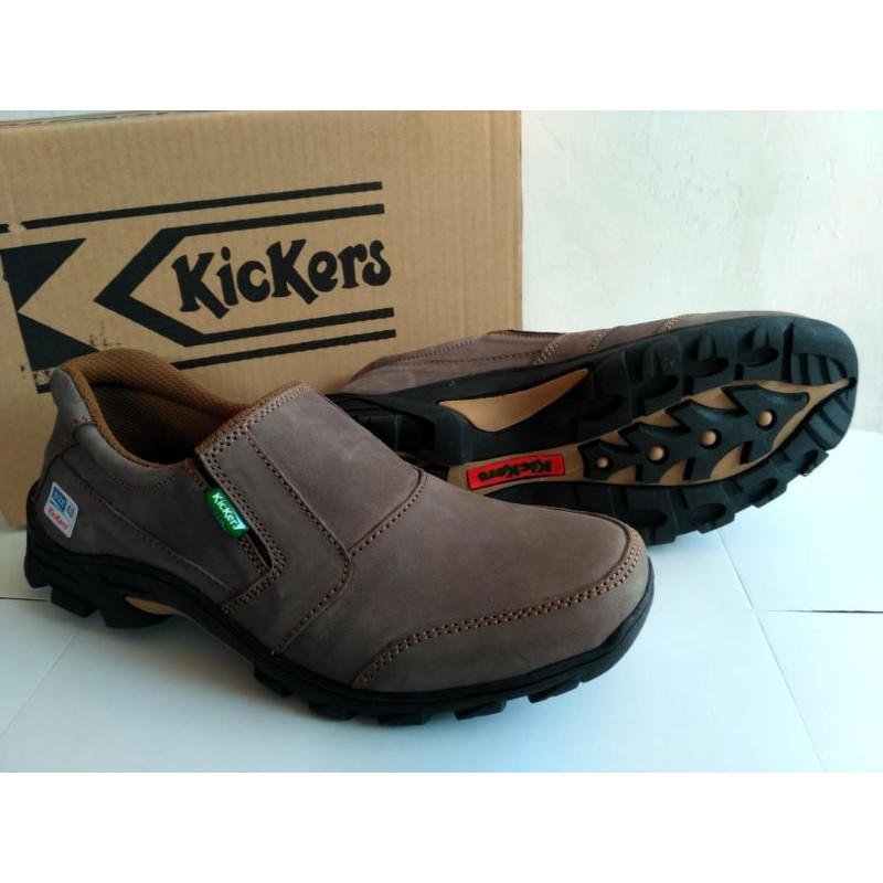 Sepatu  Casual Kickers Pria 07