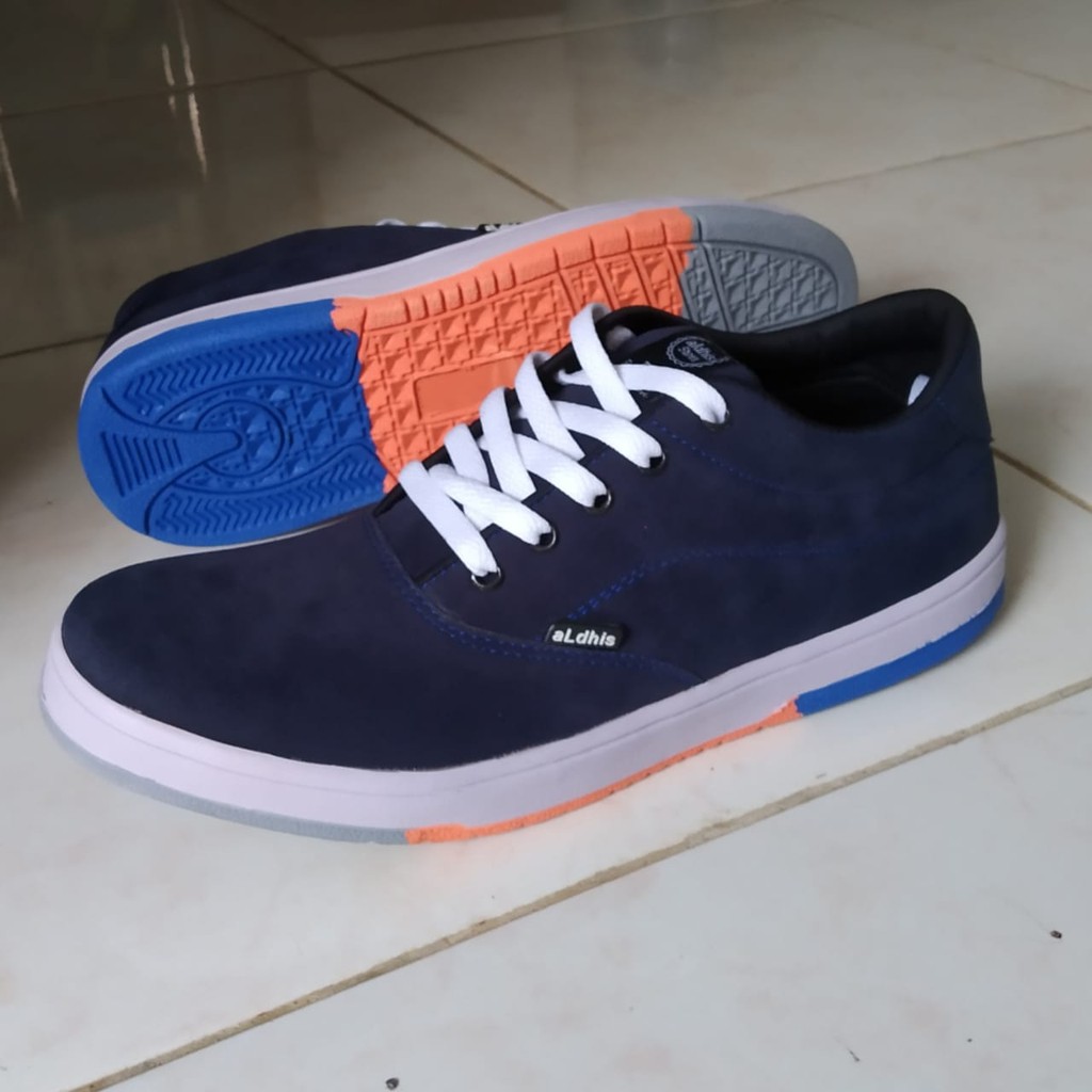 Sepatu Pria Dewasa Original Asli Lokal Aldhis SW710 Terbaru Buat Gaya Jalan Nongkrong Sneakers Cowok Kekinian Biru Navy