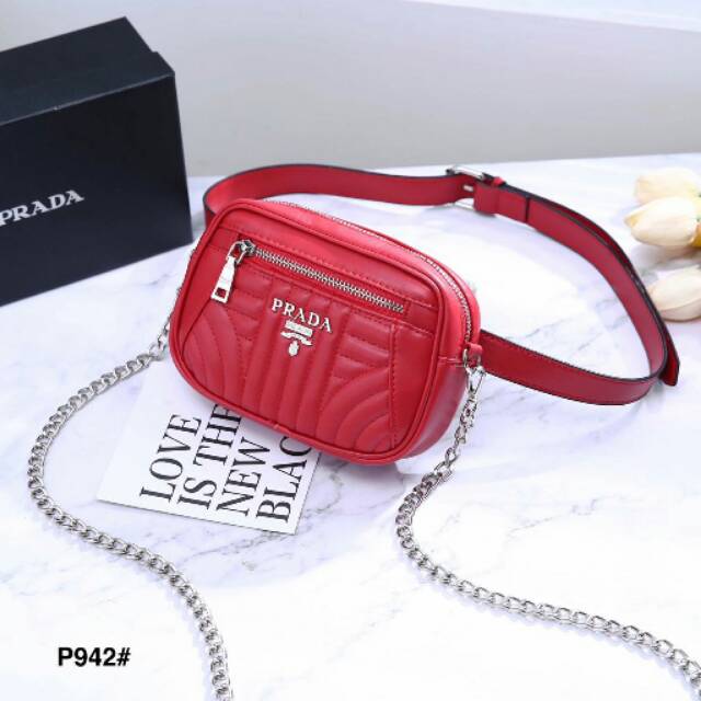 IN STOK NOW....
New Arrival PRADA Ayu TingTing Belt Bag
Diagramme Leather Belt Bag Prada SilverHDW