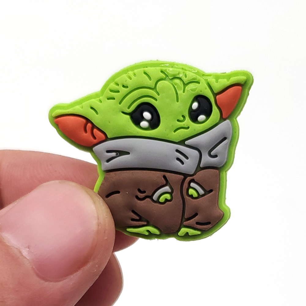 Crocs Pin 1pcs Yoda yang lucu shoe charms decorate sandal accessories  Jibbitz Bahan DIY Dapat Dilepas Hadiah Anak