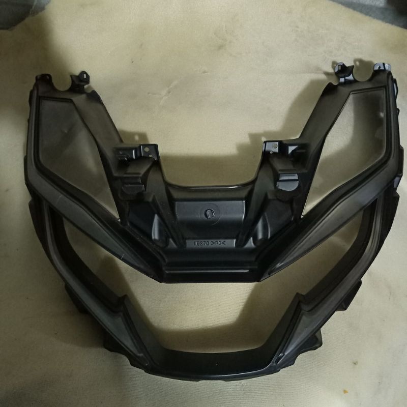 Alis dalam kumis frame depan lampu reflektor PCX New 160 2021 original