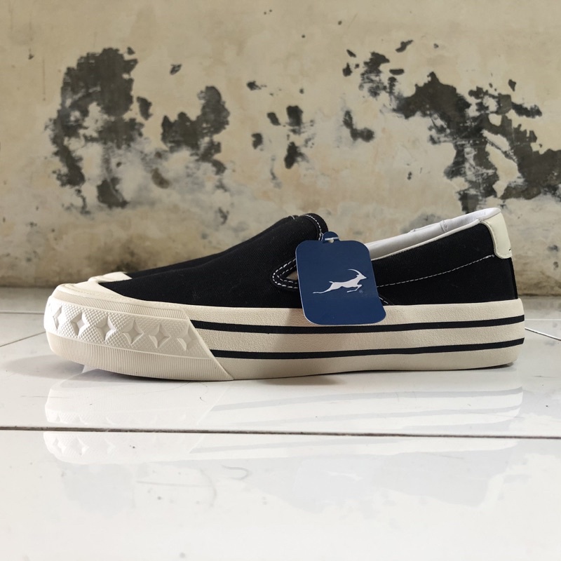 Compas Retrograde Slip On Black
