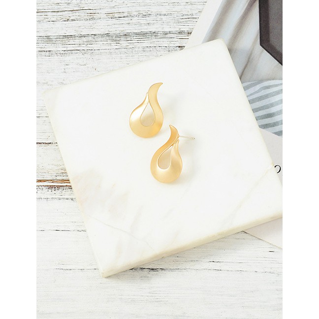 LRC Anting Tusuk Fashion Gold Matte Water Drops S925 Silver Earrings D30007