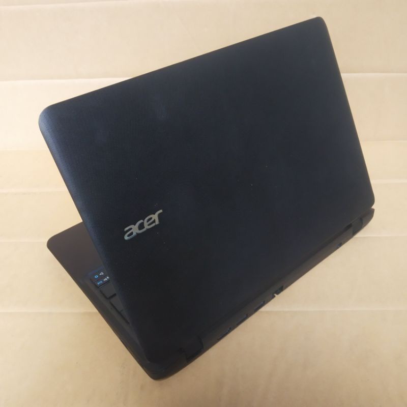 Notebook Bekas Acer ES1-131 N3050 RAM 4 GB Hitam Bersih Menggoda