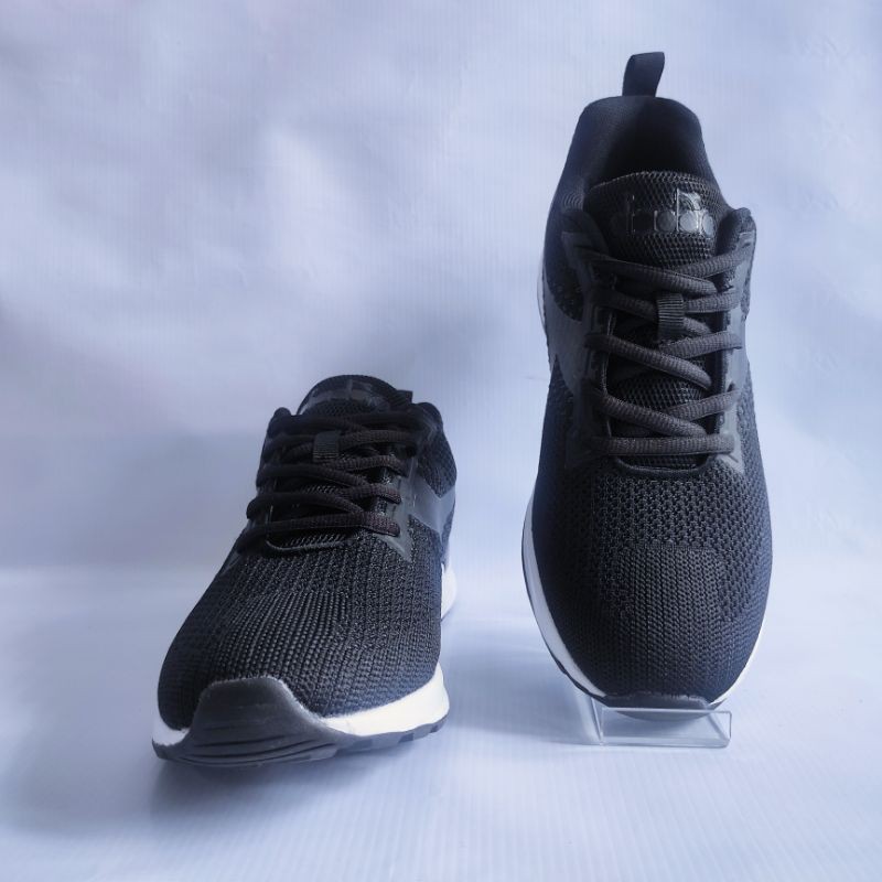 Sepatu Diadora VALERIO (M) BLACK Original