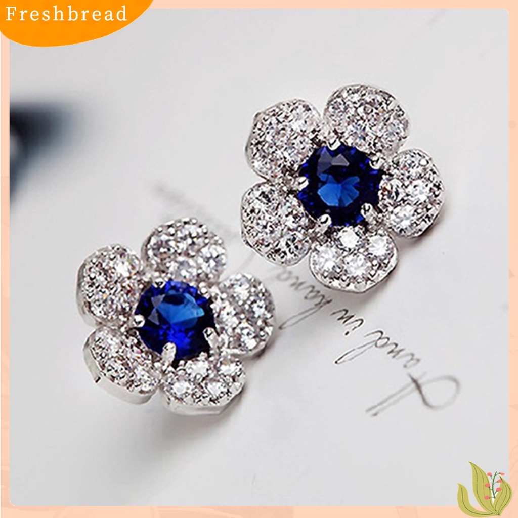 Fresh| Anting Stud Bentuk Bunga Aksen Berlian Imitasi Bahan Alloy Untuk Wanita