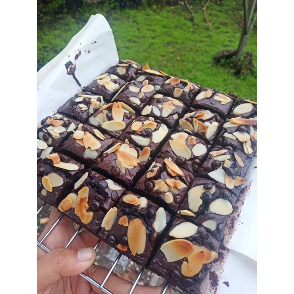 

Fudgy Brownie Topping Almond