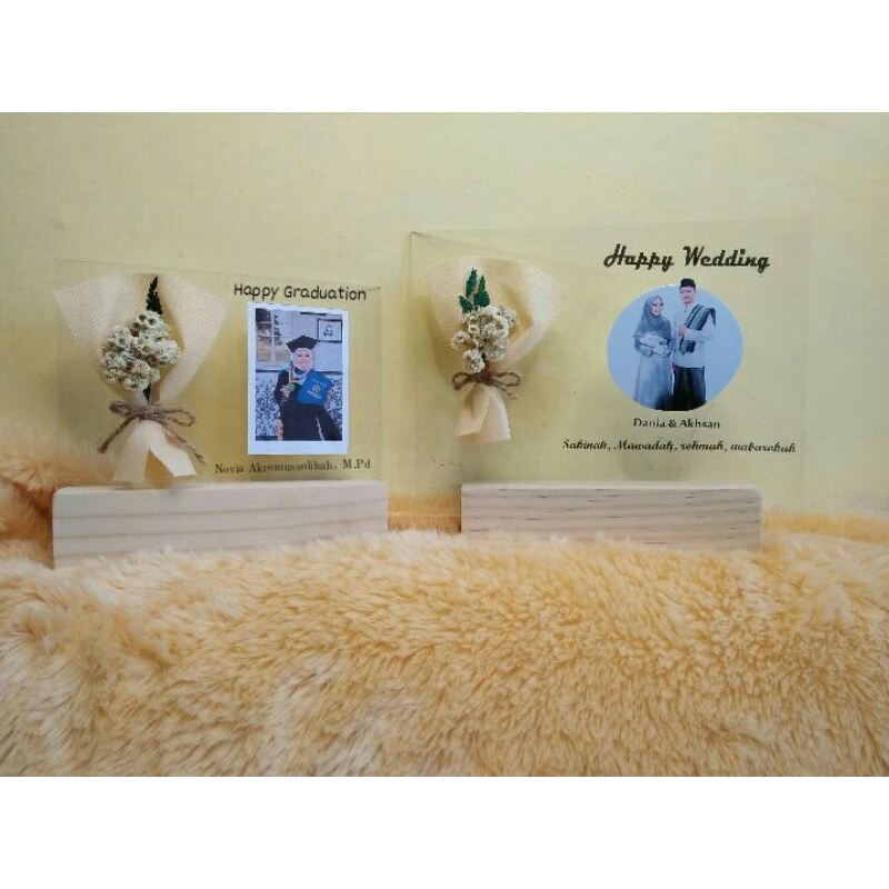 

Akrilik custom/ kado wisuda/ kado pernikahan/ kado ulang tahun