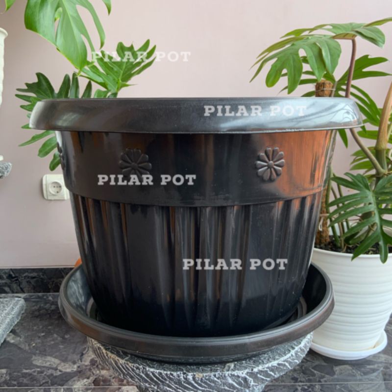 Pot bunga tanaman plastik hitam Grace 40cm kuping + tatakan hitam