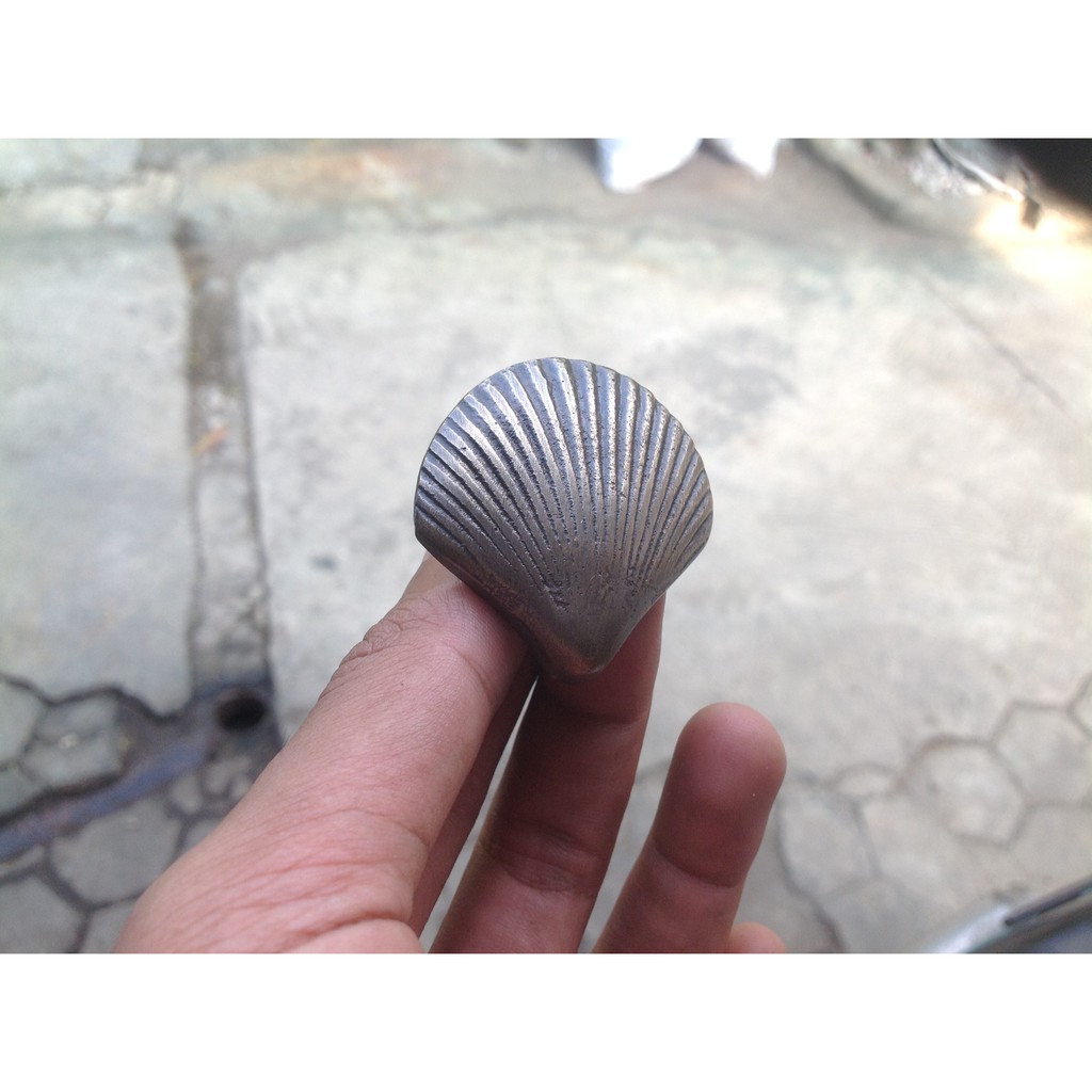 Knob Cabinet / Tarikan Laci Kuningan Antik Motif Kerang Lerek