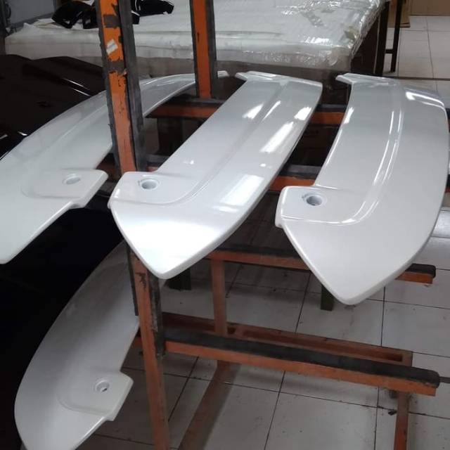Spoiler suzuki ignis warna original