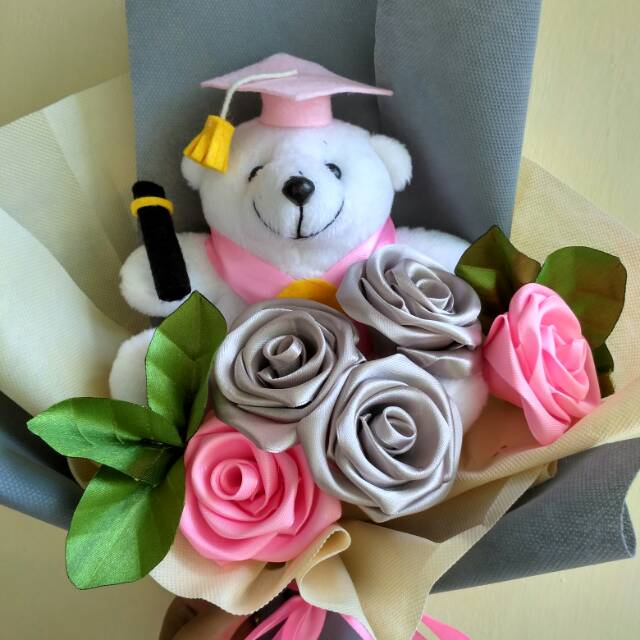 Boneka wisuda : buket boneka wisuda : kado wisuda : buket bunga : buket bunga murah : boneka