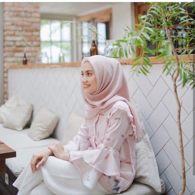 Selena Blouse Wearing Klamby