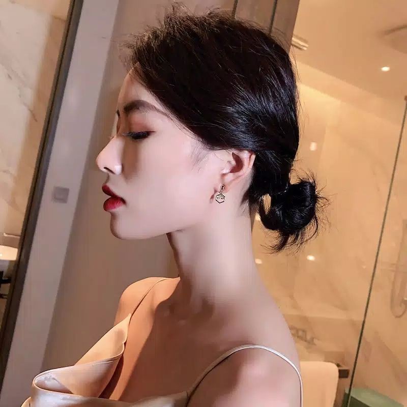 FerenHongXia anting tusuk fashion korea model berlian anting asimetris