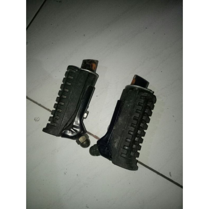 footstep karet pijakan kaki depan cbr 150r thailand cbr 150 cbu foot step rubber step