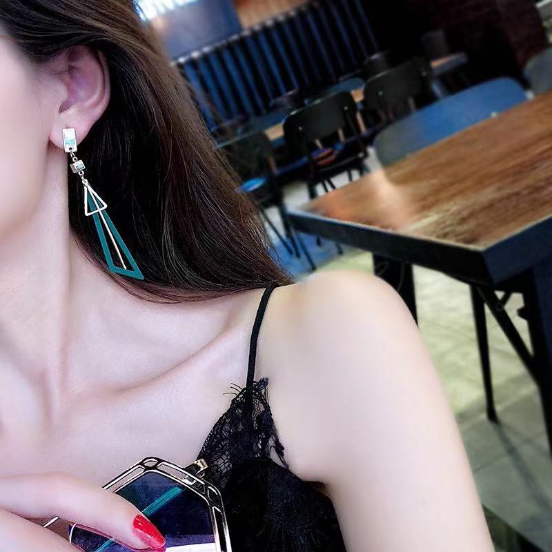 (Hello Girl)E34 Anting Fashion Wanita Segitiga Panjang Stud Earrings Import