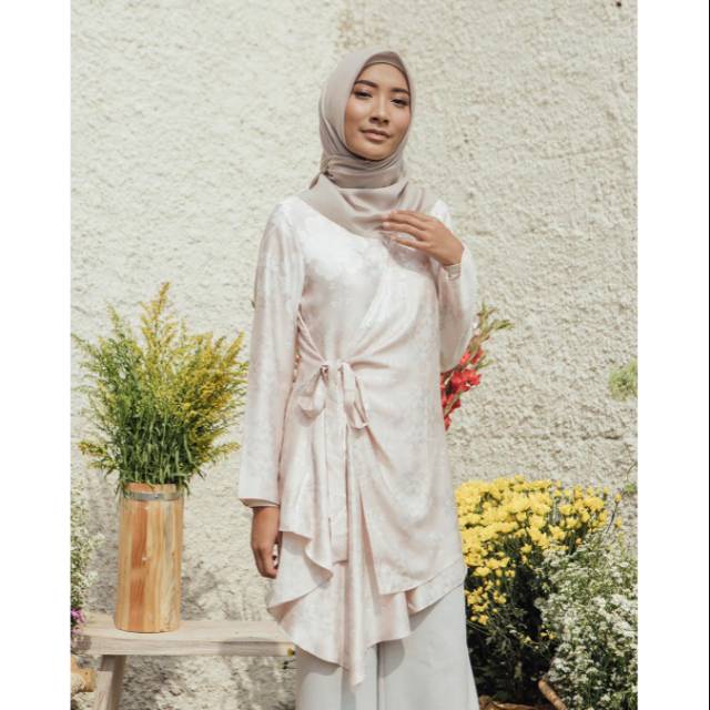 Poppy Blouse Wearing Klamby