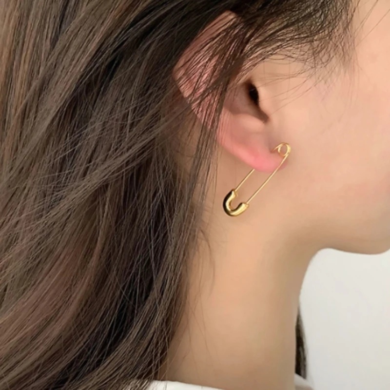 Anting Stud Tindik Bentuk Paperclip Bahan Stainless Steel Gaya Punk Gothic Untuk Wanita