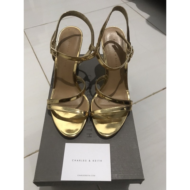 Preloved Wedges Gold CNK ORI STORE