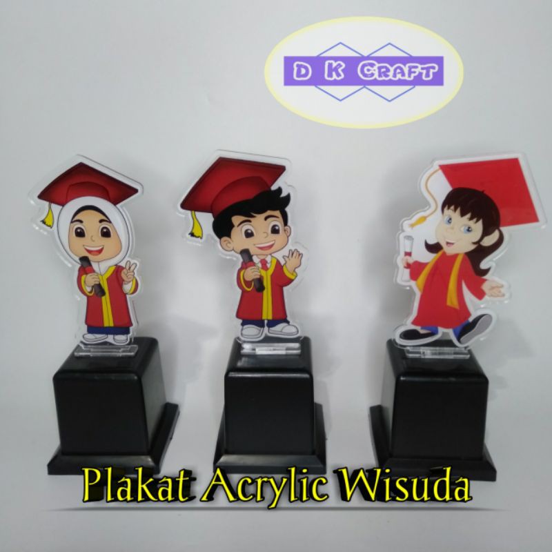 

Plakat Acrylic Wisuda Tebal 3mm Tatakan Hitam/ Souvenir kenang-kenangan kelulusan