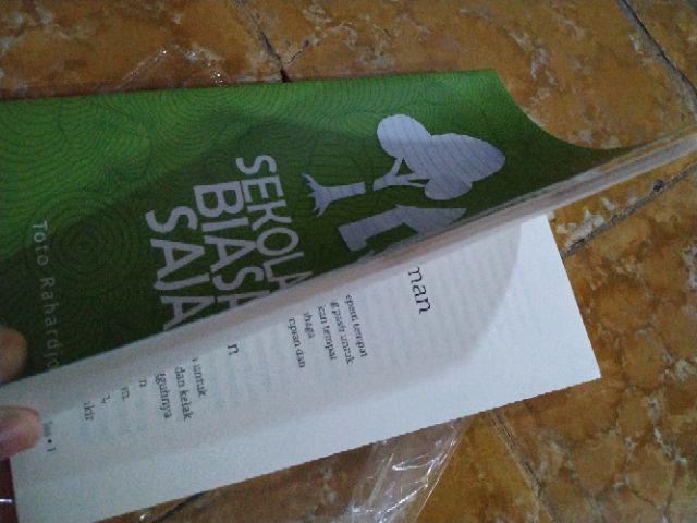 Sekolah Biasa Saja -  Toto Rahardjo