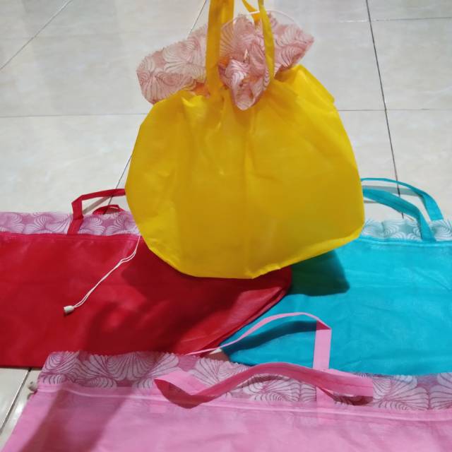 

Tas sErut 22x22 tipis/handle tali 22x22/goodie bag/goodybag