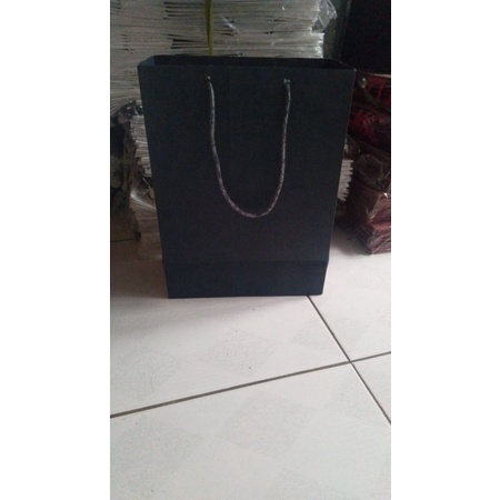 

paperbag 20*9*25/premium/hitam paling tebal/r5 hitam tebal/READY STOK POLOS