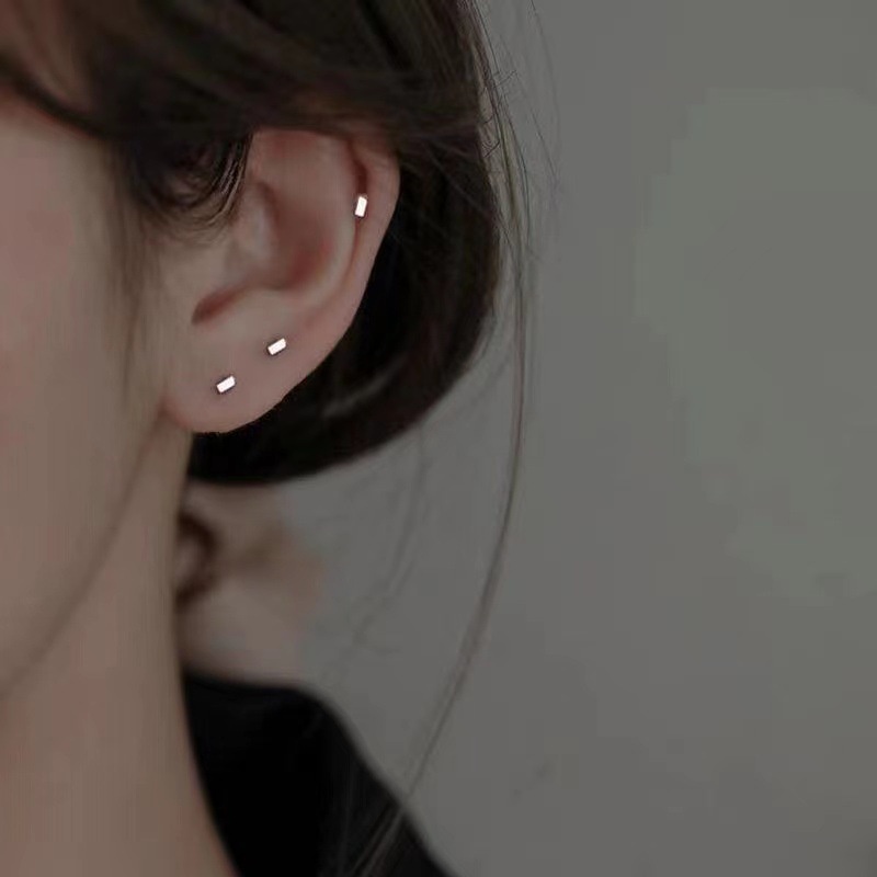 Roselife 1 Pasang Anting Tusuk Gantung Bentuk Kubus Kecil Warna Silver Untuk Wanita