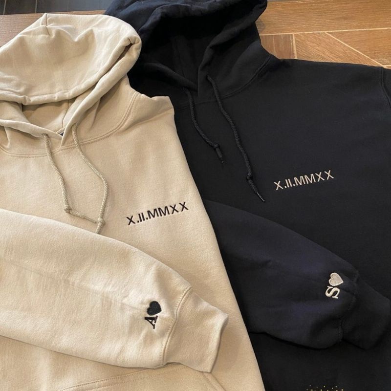 (S - XXXXL 6XL) Hoodie Sweater COUPLE DATE (CUSTOM TANGGAL/ANGKA ROMAWI + NAMA) Jaket ROMAN NUMERAL Love Jumbo BIGSIZE OVERSIZE Fleece Fashion Pria Wanita 5XL 4XL 3XL 2XL XL L XXXL XXXXXL Match