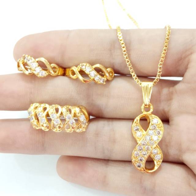 Perhiasan wanita satu set motif 8 titanium gold 18k