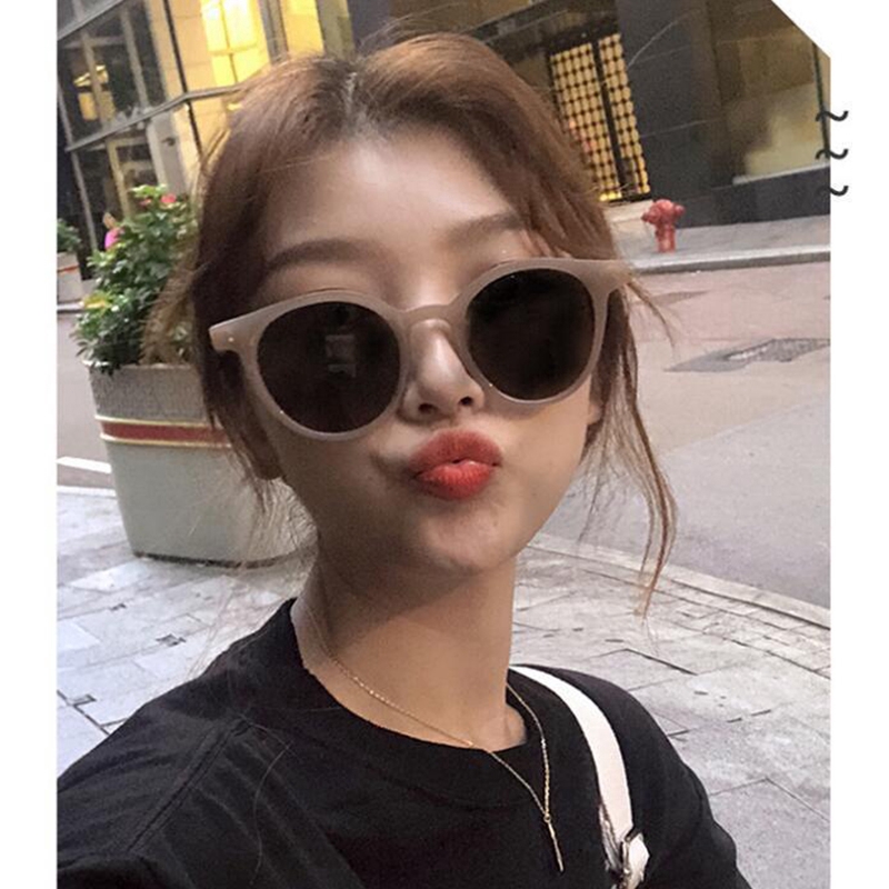 Kacamata Luar Ruangan Pasangan Korean Fashion Round Eye Cat Black Glass Women/Men Sunglasses