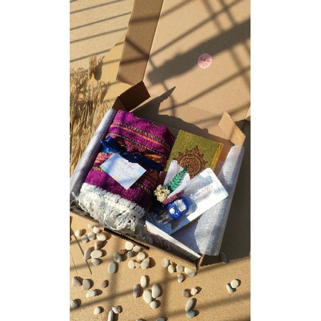 

Hampers Al-Qur'an | Gifbox | Kado Cewe | Kado Ulang Tahun/Graduation | Kado Wisuda | Kado Sahabat/Pacar