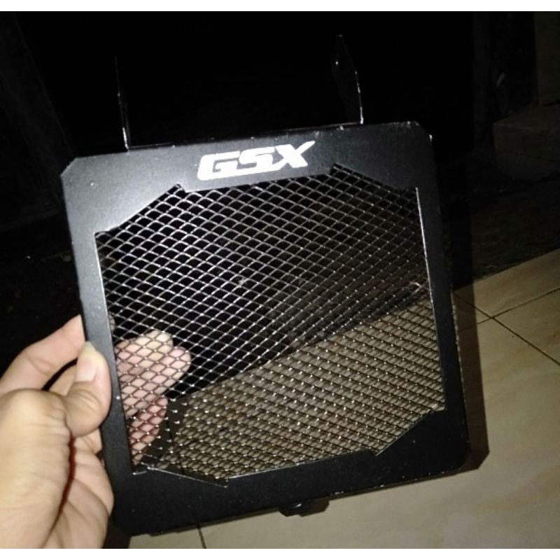 Cover radiator suzuki gsx r150 / s150Bahan aluminium kualitas bagus dan tebal  pemasangan PLUG AND PLAY