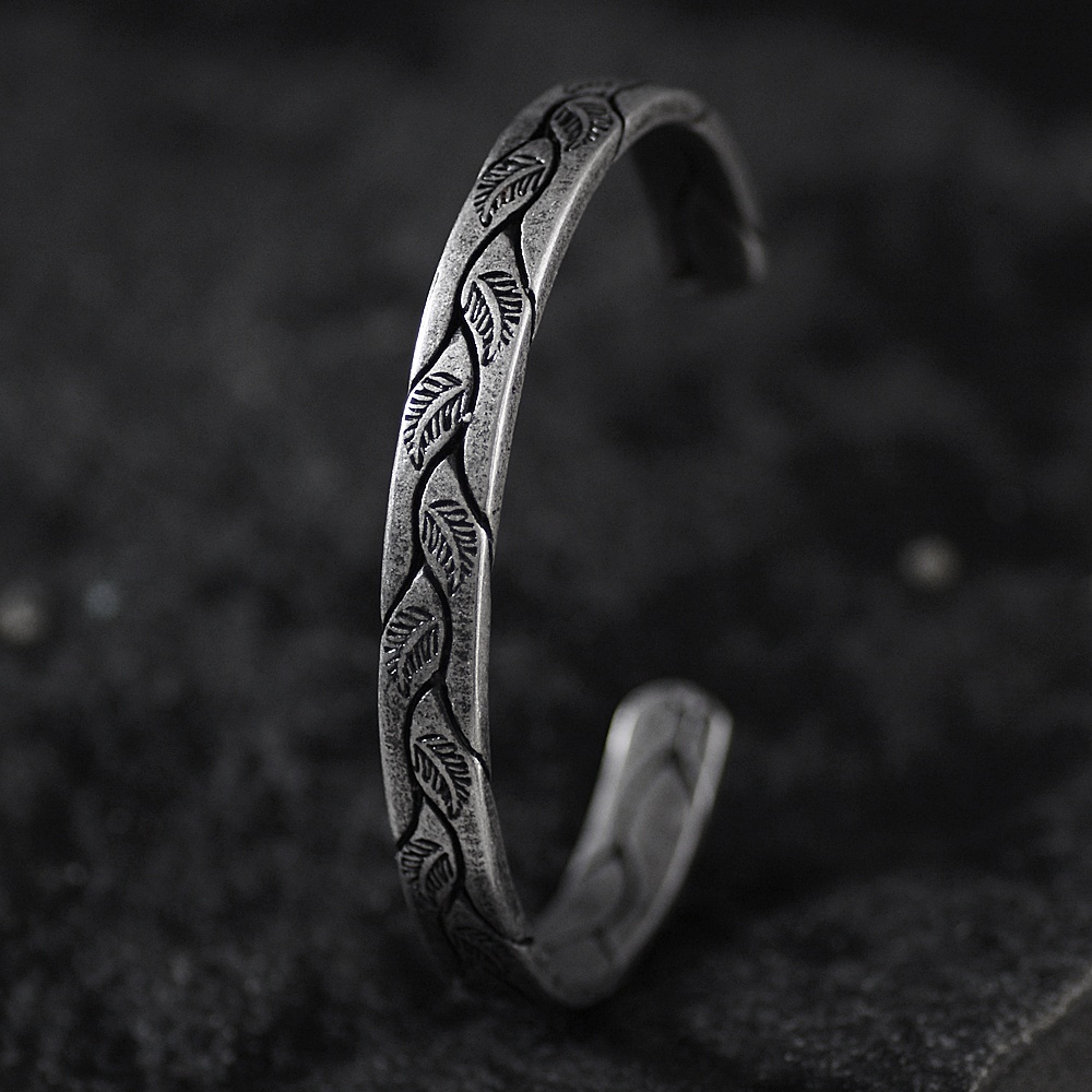 Gelang Model Terbuka Bahan Titanium Stainless Steel Desain Daun Warna Silver Gaya Antikretropunkviking Untuk Pria