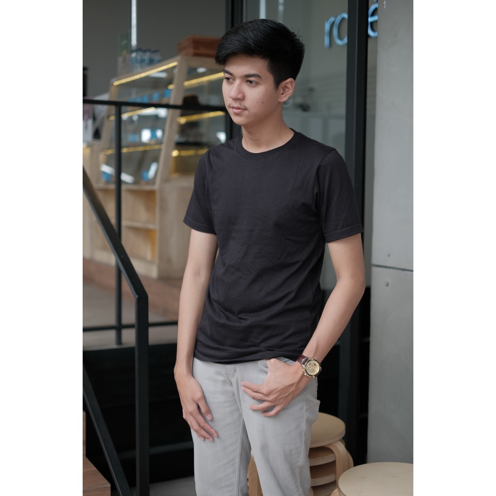 HITAM Kaos Polos Katun Combed 30s Lembut Nyaman dipakai