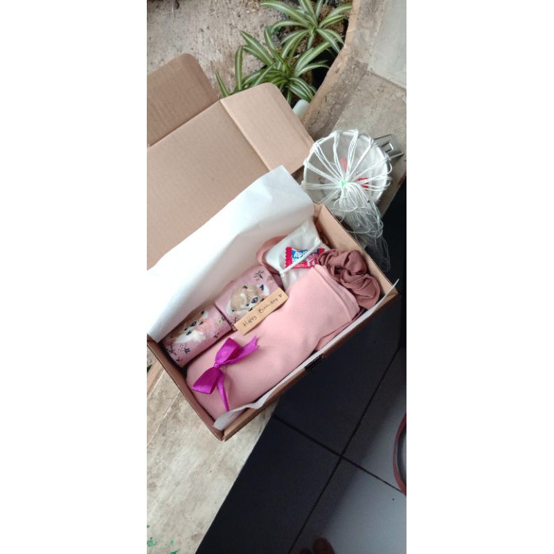 

hampers kado hijab / kado ulang tahun