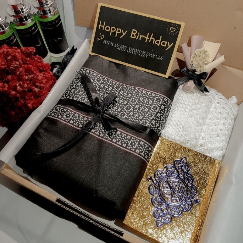 

aenkgift ~ Hampers Gift Box Sarung Dan Al Qur'an Mini Kado Cowok Ultah Anniversary Wisuda