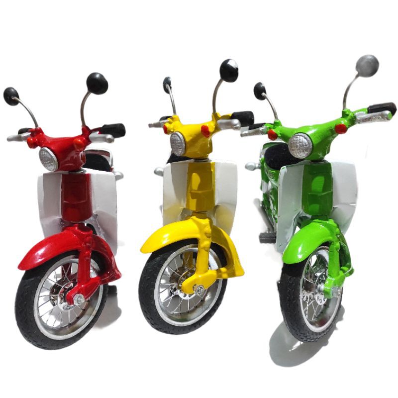 Miniatur diecast sepeda motor tua model honda c70 pitung