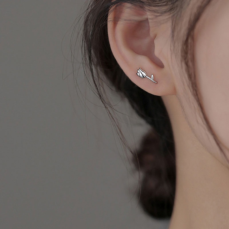 Anting Stud Piercing Bentuk Bunga Tulip Warna Silver Untuk Wanita