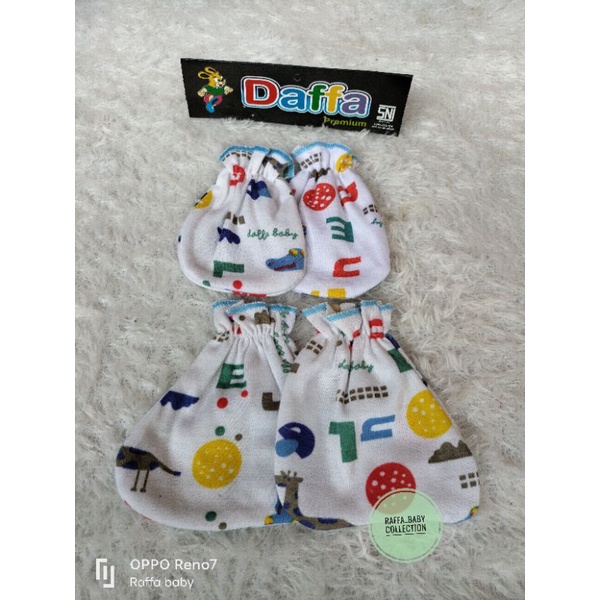 1set sarung tangan&amp;sarung kaki bayi merk DAFFA SNI