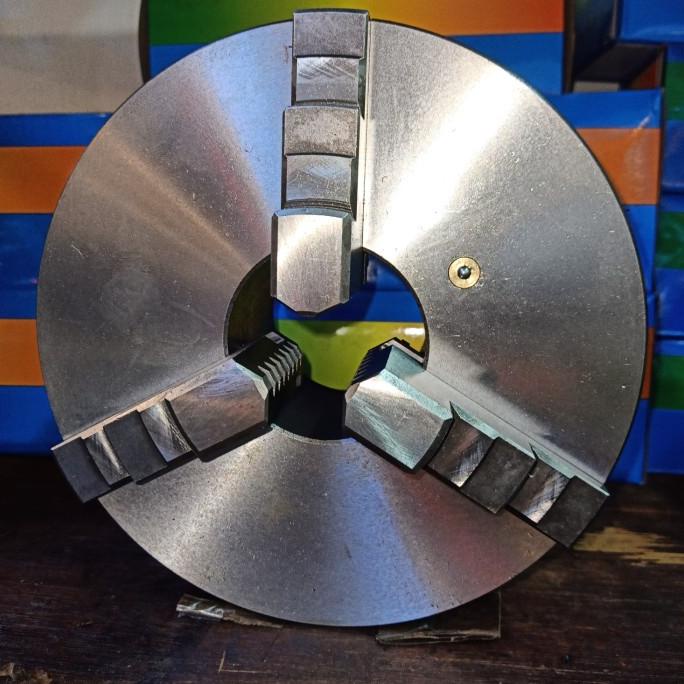 chuck bubut 10 inchi 3 jaws